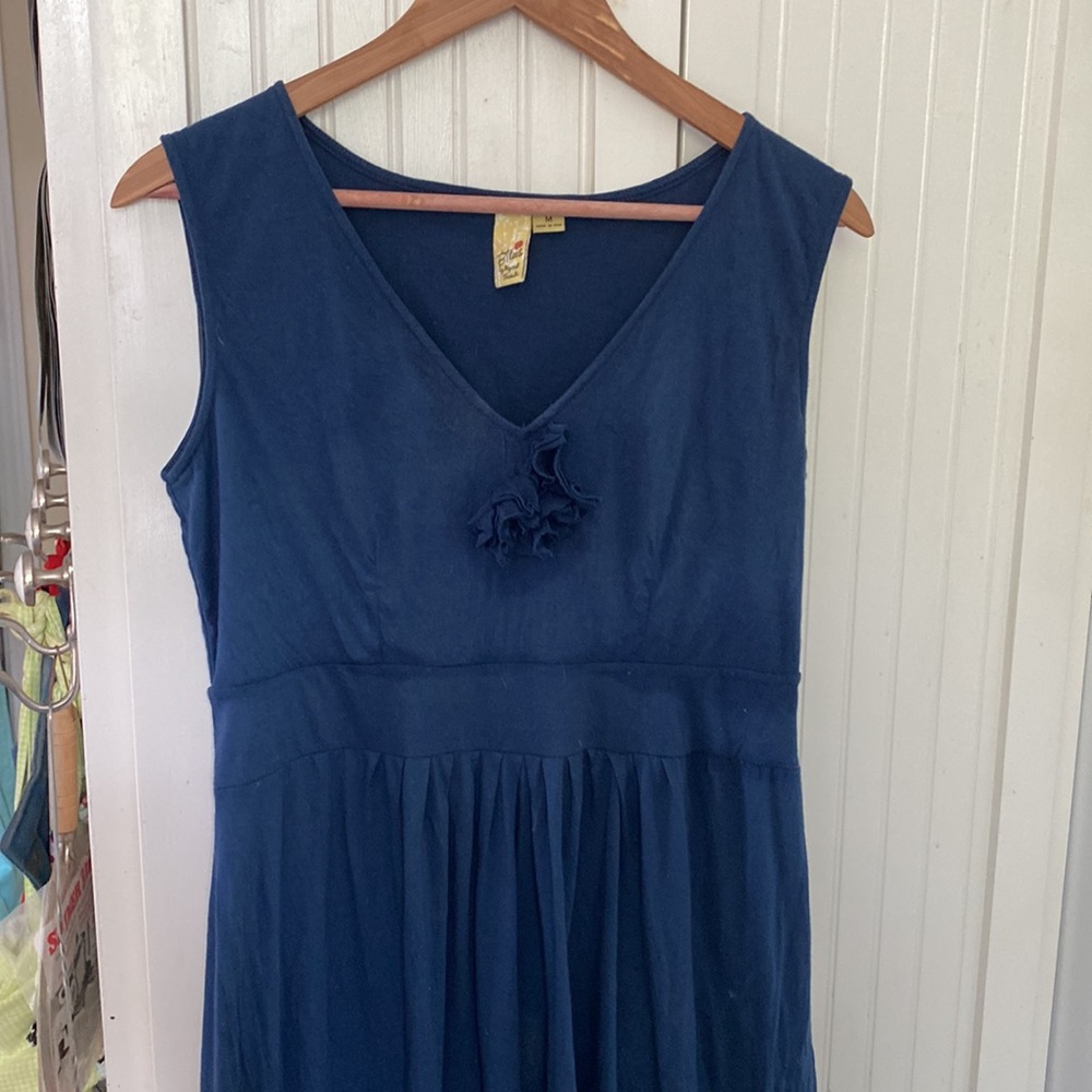 Beyond Threads, Pima.  M.  Sleeveless Jersey Dress.  Fabric Rose at V Neck.